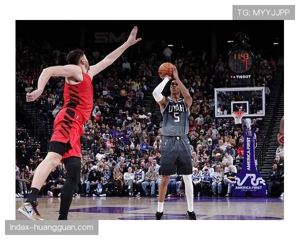 爵士半场领先8分遭逆转：鹈鹕第三节进攻效率值突破150解析